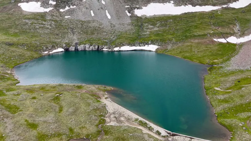 Gümüşhane'nin zirvesinde saklı güzellik: Yalnızca yaz mevsiminde ulaşım sağlanabiliyor Gümüşhane'nin zirvesinde saklı güzellik: Yalnızca yaz mevsiminde ulaşım sağlanabiliyor