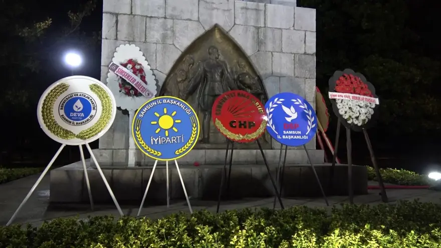 Samsun'da Atatürk Heykeli'nin önünde nöbet 6 Samsun'da Atatürk Heykeli'nin önünde nöbet 6