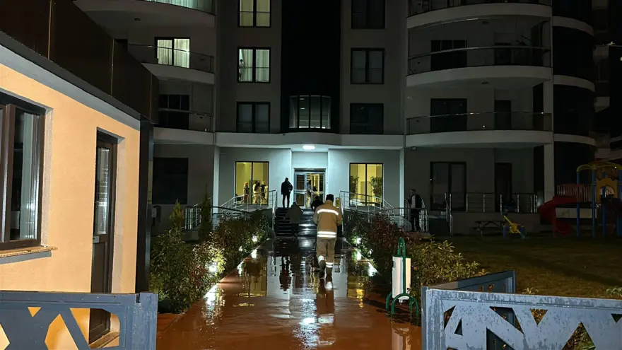 Uşak'ta asansör düştü: 1 kişi ağır yaralandı 1