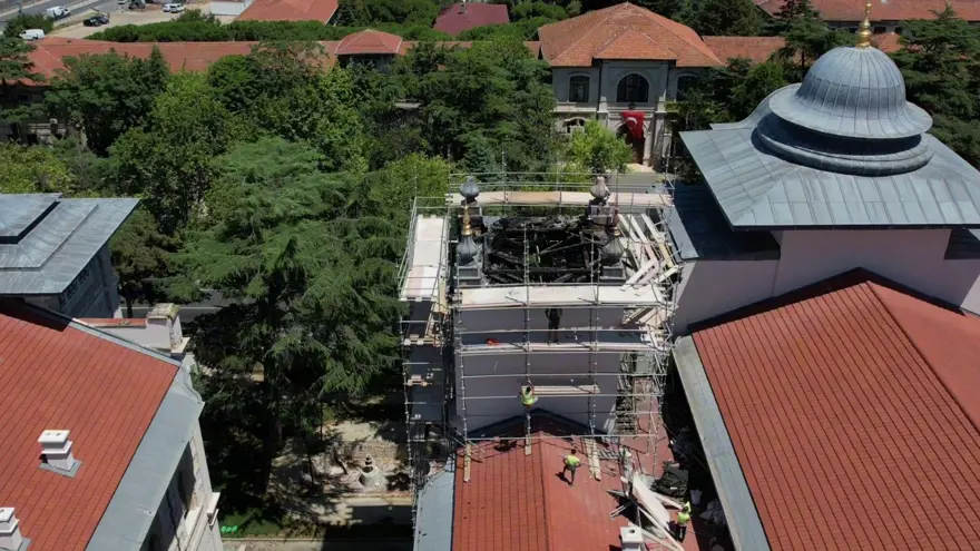 Üsküdar'da tarihi binanın kubbesi yanarak çökmüştü: Çalışmalar havadan görüntülendi 