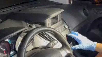 Otomobil teybinde mıknatıslı uyuşturucu düzeneği: Zuladan kokainçıktı