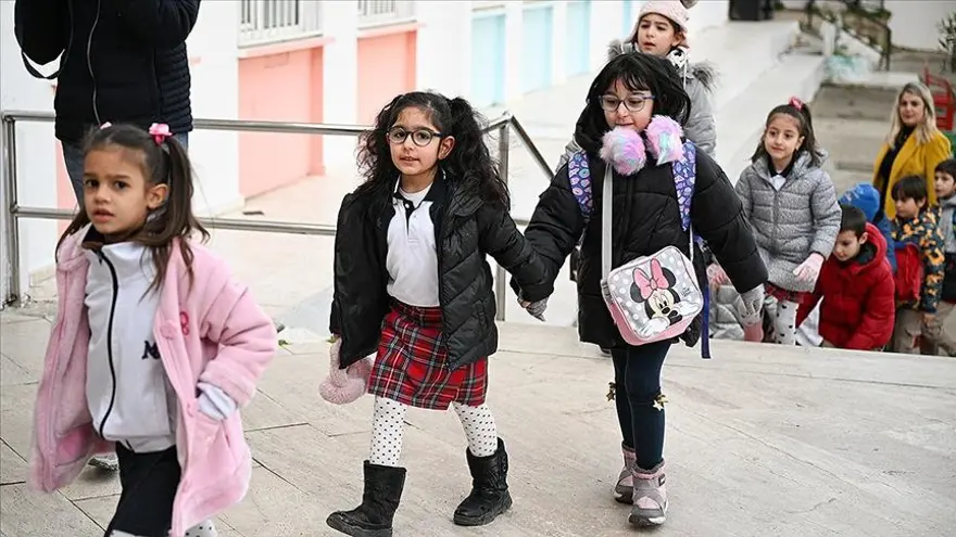 Okullar ne zaman kapanacak? Ara tatil ne zaman? MEB takvimiyle açıklandı 2