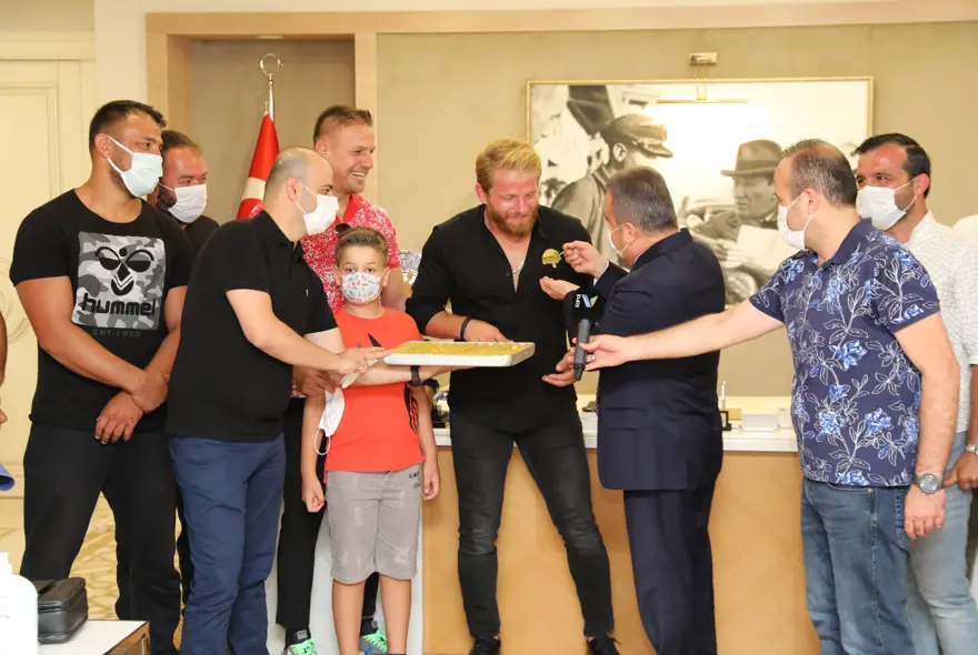 Survivor 2021 şampiyonu İsmail Balaban Antalya'da 3