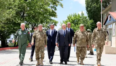 Komutanlar İran sınırında! Bakan Güler: Güvenlik tedbirleri artırıldı