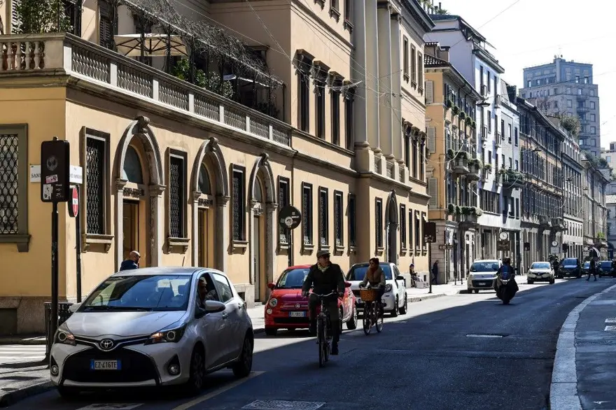 İtalya'da kız kardeşi karantinada ölen İtalyandan isyan çağrısı: Yardım edin 45