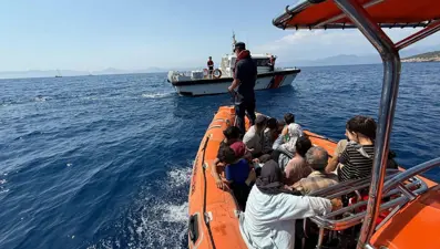 Fethiye'de mahsur kalan 24 kaçak göçmen kurtarıldı