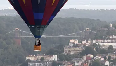 Hollanda'da facia: Sıcak hava balonu yere çakıldı