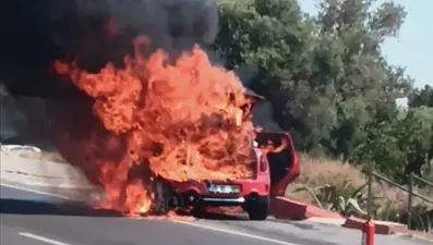 Seyir halindeki araç alev topuna döndü