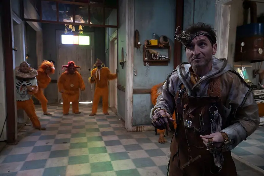 "YALNIZLIĞI TEMSİL EDİYOR" 2 "YALNIZLIĞI TEMSİL EDİYOR" 2