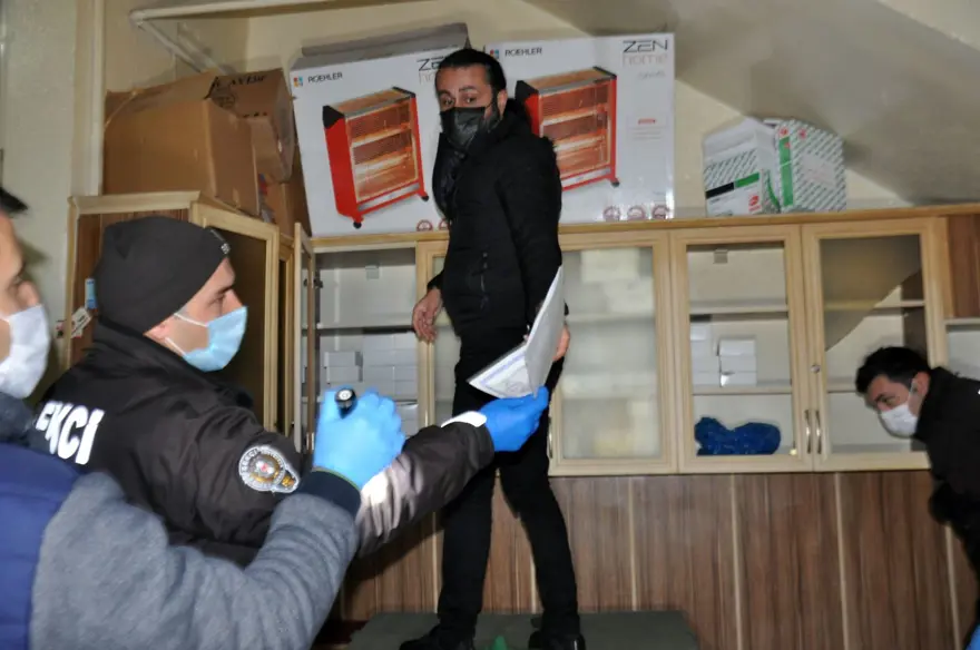 Polisin kapattığı kahvehaneyi 2 saat sonra yeniden açtılar 11