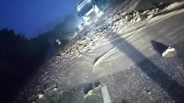 Giresun’da heyelan: Giresun-Gümüşhane karayolu ulaşıma kapandı