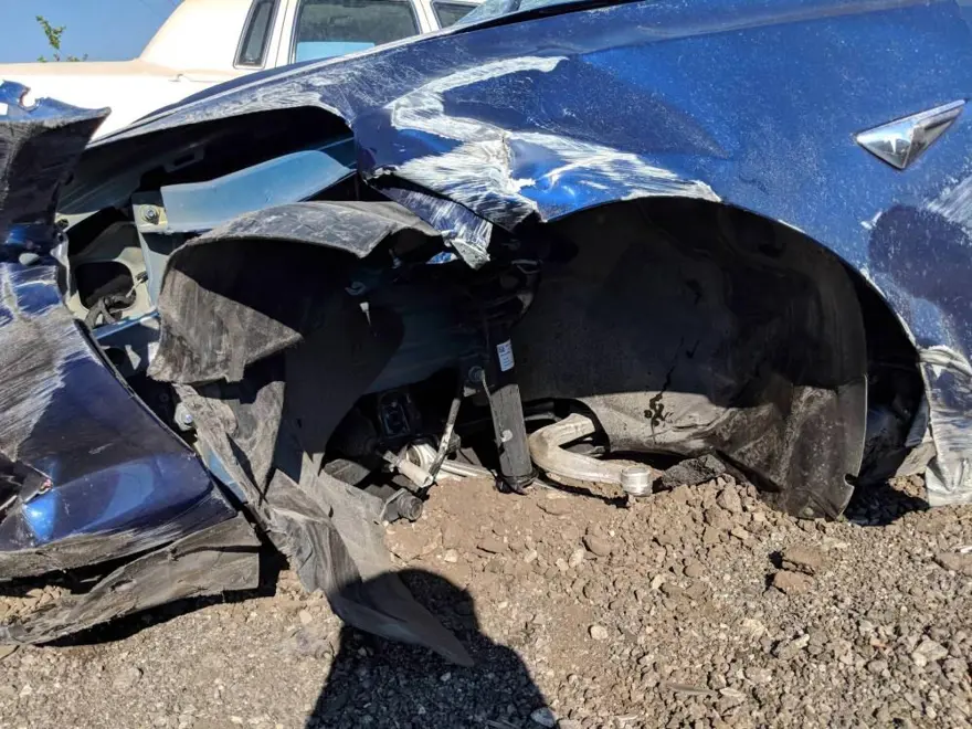 Takla atan Tesla Model 3 bu hale geldi (Yeni Tesla Model 3'ün özellikleri) 1