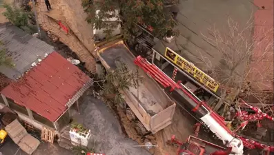 Eyüpsultan'da kazı alanına kamyon saplandı