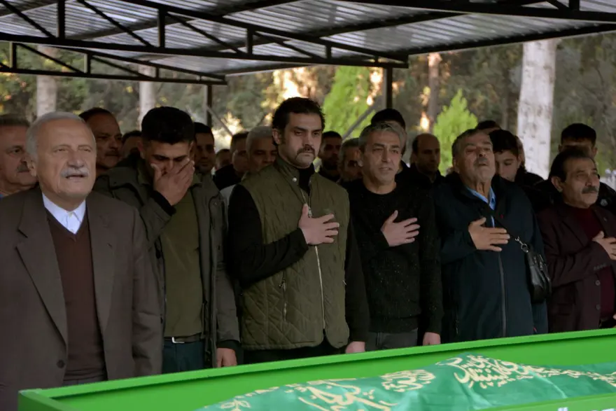 Şarkıcı Bayhan'ın babası son yolculuğuna uğurlandı 2