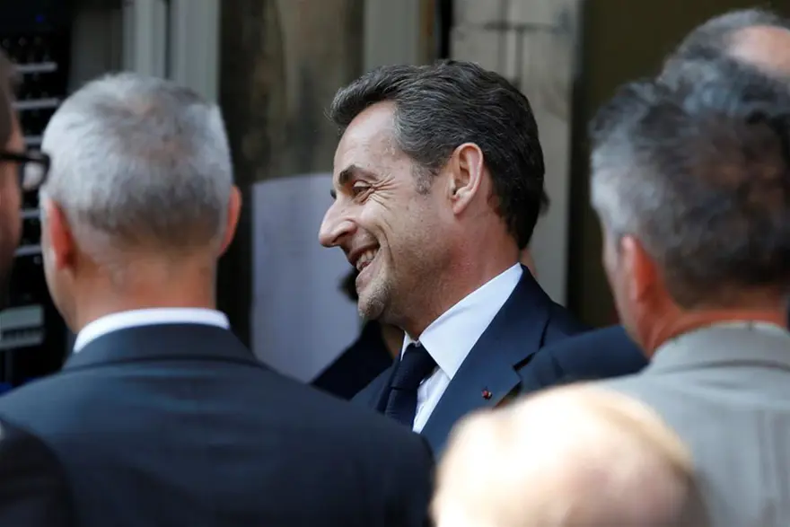 Sarkozy'den gövde gösterisi 9 Sarkozy'den gövde gösterisi 9