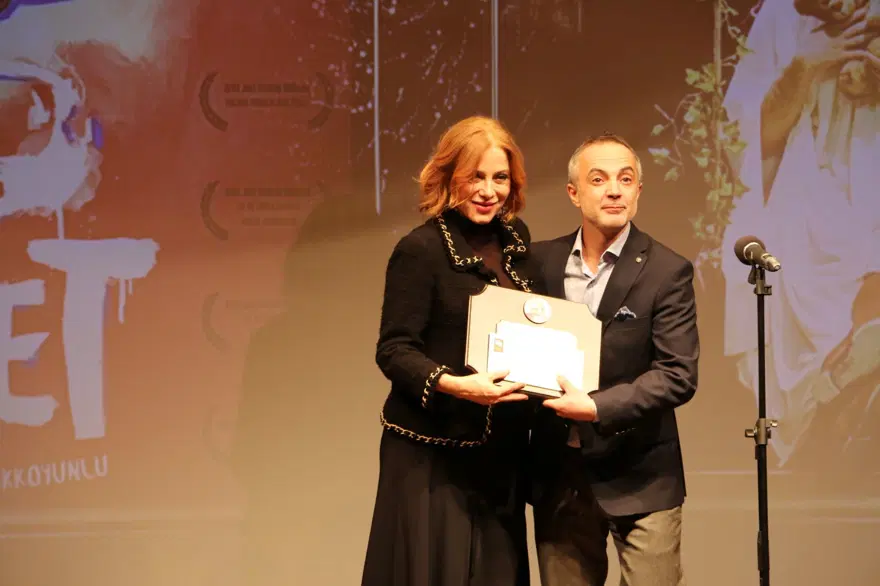 Savaş Dinçel'in 77'nci yaşı Savaş Dinçel Tiyatro Ödülleri'yle kutlandı 44 Savaş Dinçel'in 77'nci yaşı Savaş Dinçel Tiyatro Ödülleri'yle kutlandı 44
