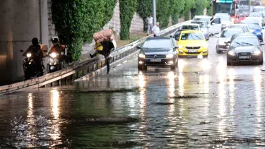 Konya'da şiddetli sağanak: Cadde, sokak ve altgeçitler suyla doldu