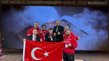 Milli halterci Genç Dünya 3'üncüsü