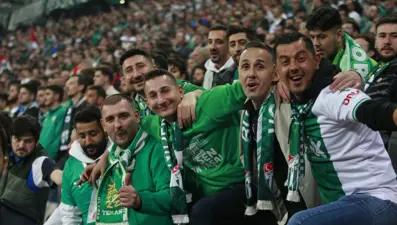 Bursaspor tribünlerine rekor ilgi: 43 bin kişiyle kapalı gişe oynadı