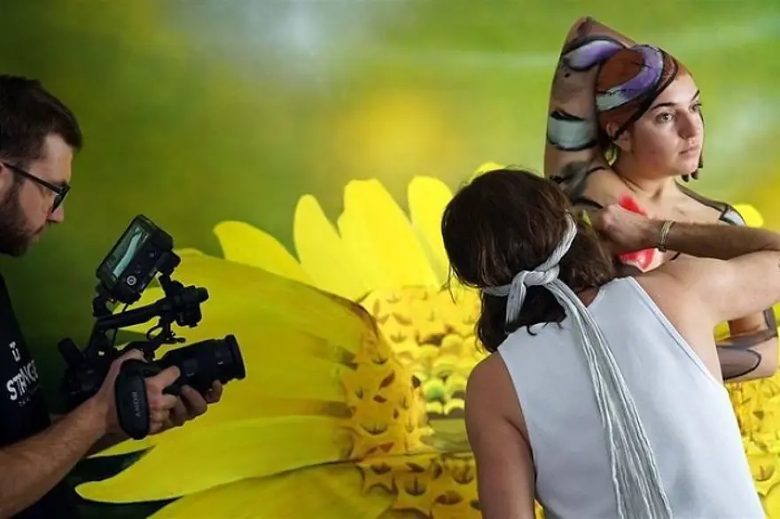 Johannes Stötter’in vücut boyama sanatı: Kelebek aslında birkadın 3