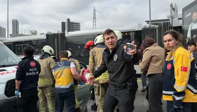 Beylikdüzü'nde metrobüs kazası: 1 kişi öldü, çok sayıda yaralı var
