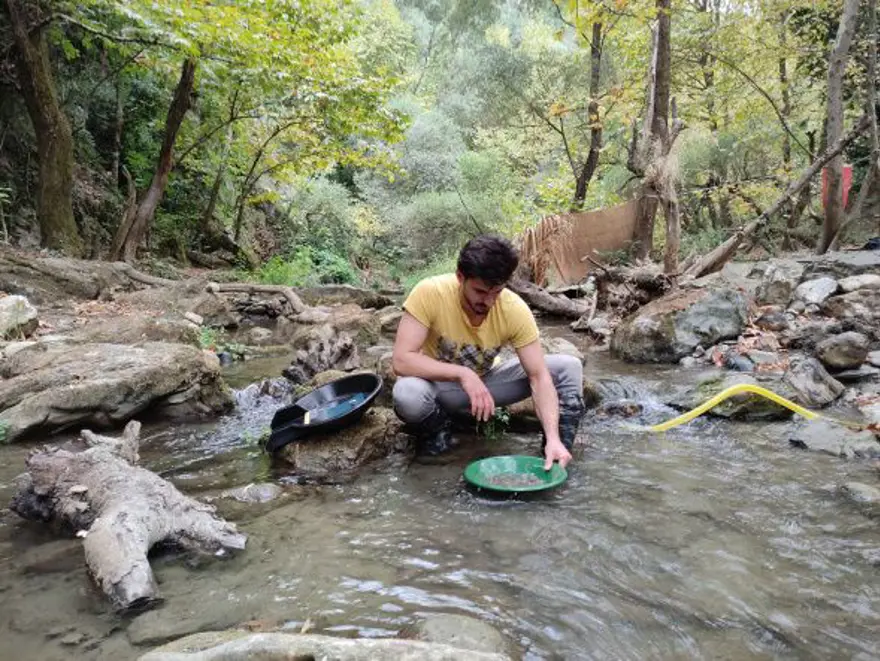 Derelerden altın toplayıp servet kazanıyorlar 12 Derelerden altın toplayıp servet kazanıyorlar 12