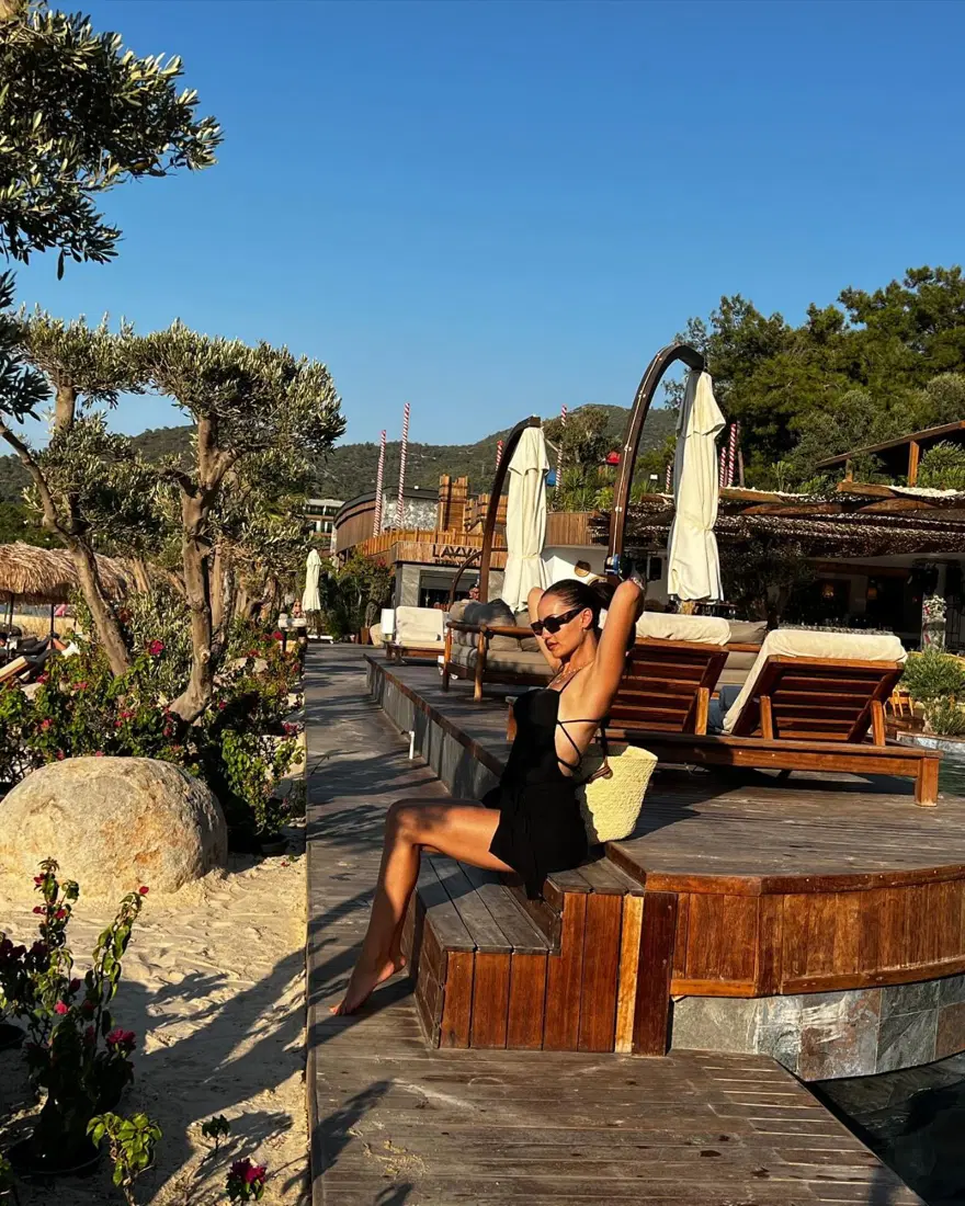 Fahriye Evcen'den yeni tatil kareleri 4