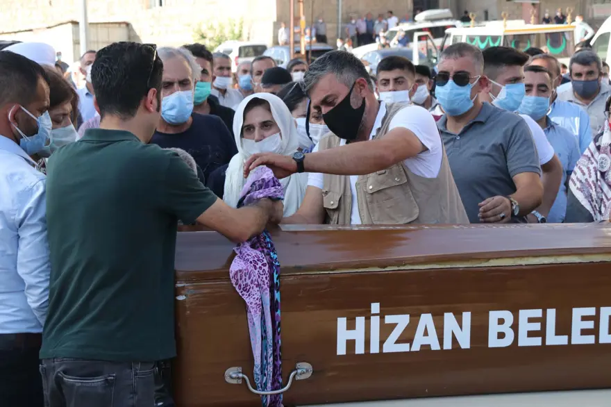 Hüzünlü veda: Pınar Gültekin son yolculuğuna uğurlandı 2