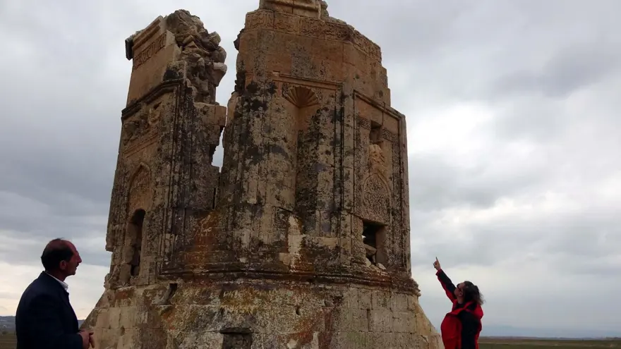 Depremde kısmen yıkılan 600 yıllık Yusuf Kümbeti restorasyonunda sona gelindi 