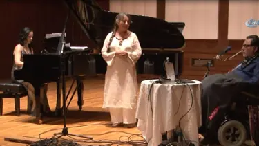 Dünyada bir ilk: Gözleriyle yan flüt çaldı