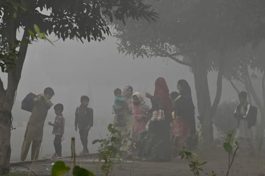 Pakistan'da hava kirliliği: Toksik duman uzaydan görülüyor, milyonlarca insan tehlikede! 7 Pakistan'da hava kirliliği: Toksik duman uzaydan görülüyor, milyonlarca insan tehlikede! 7
