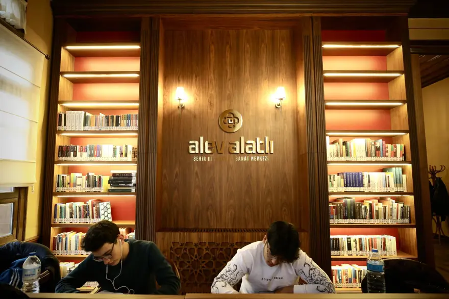 Yazar Alev Alatlı'nın adı tarihi binada yaşatılıyor 4 Yazar Alev Alatlı'nın adı tarihi binada yaşatılıyor 4