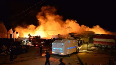 Çanakkale'de sebze ve meyve halinde yangın