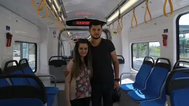 Vatmandan tramvayda sürpriz evlenme teklifi