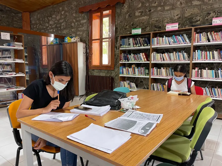 49 yıl cezaevi olarak kullanılan taş bina kütüphaneye dönüştü 2