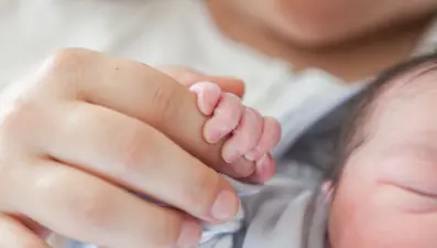 Annesinin beyin ölümünden 3,5 ay sonra doğdu