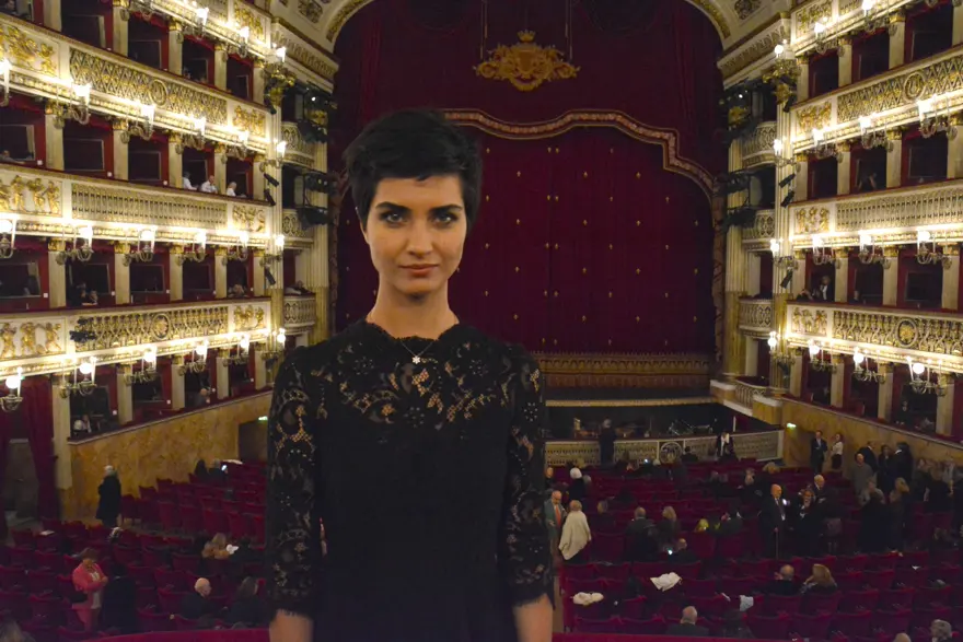 Oyuncu Tuba Büyüküstün'e Vatikan'da ödül 5