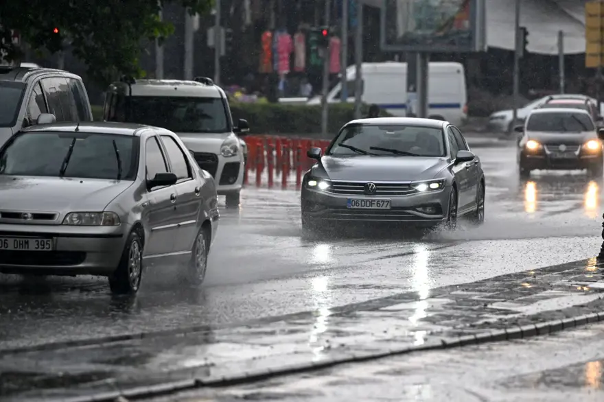 Meteorolojiden 9 il için sarı kodlu uyarı: Kuvvetli sağanağa dikkat! (İstanbul, Ankara, İzmir hava durumu) 4