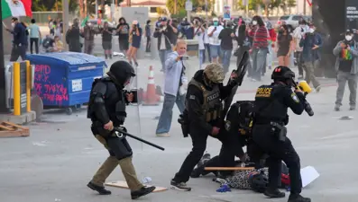 Los Angeles karıştı: Trump Ulusal Muhafızları gönderdi