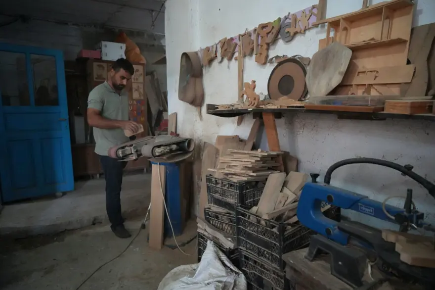 İş kazasında bacağını kaybetti, devlet desteğiyle hayata tutundu: Kendi atölyesinde üretiyor 1