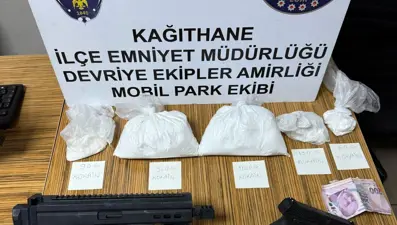 Metrobüs durağında uyuşturucu ticareti