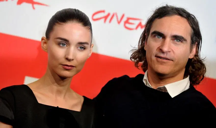 Joaquin Phoenix çocuğuna abisi River Phoenix'in adını verdi 3 Joaquin Phoenix çocuğuna abisi River Phoenix'in adını verdi 3