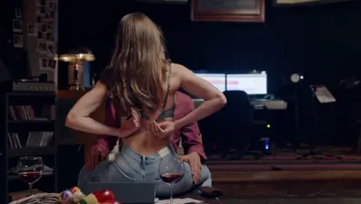 Mehmet Günsür: Eşim o sahnelerin gerçek olmadığını iyi bilir