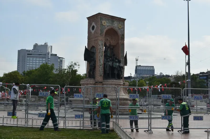 Taksim'de bariyerli önlem 