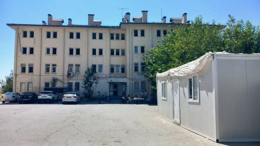 Aile sağlığı merkezini soydular 1