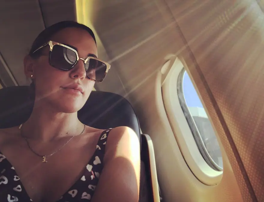 Uçakta rahatsızlanan Meryem Uzerli hastaneye kaldırıldı 