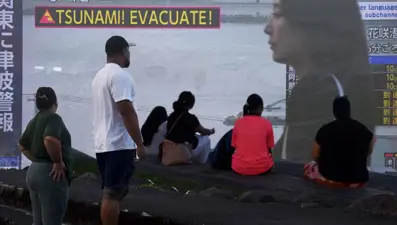 Dört kıta ve 10 ülkede alarm: "Tsunami uçak hızında ilerliyor, tehlike 24 saat sürecek"