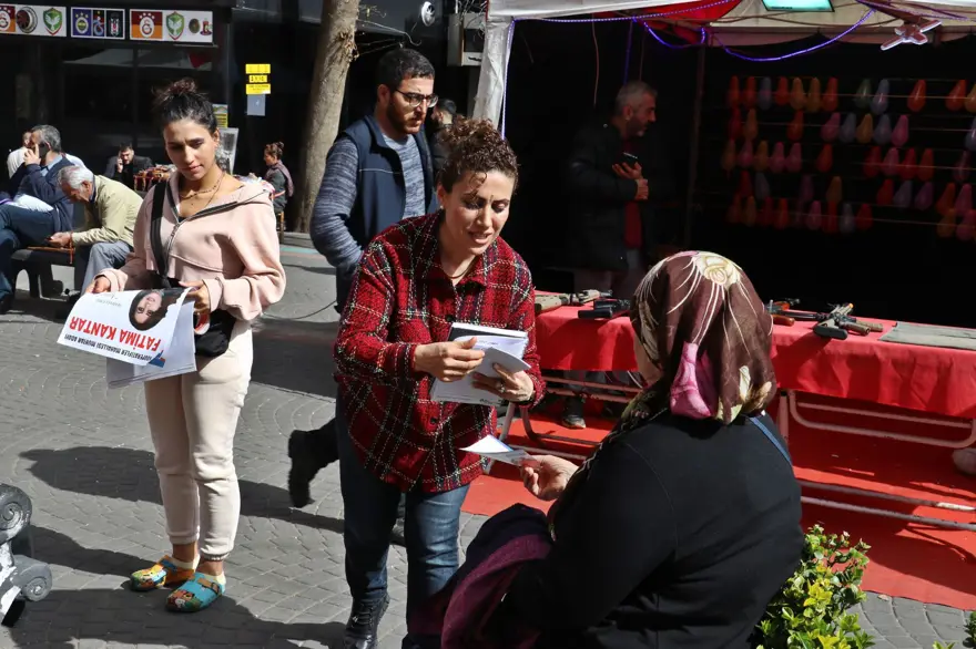 Kadın muhtar adayı 8 azasını da kadınlardan seçti: 4 erkek adayakarşı yarışacak 1