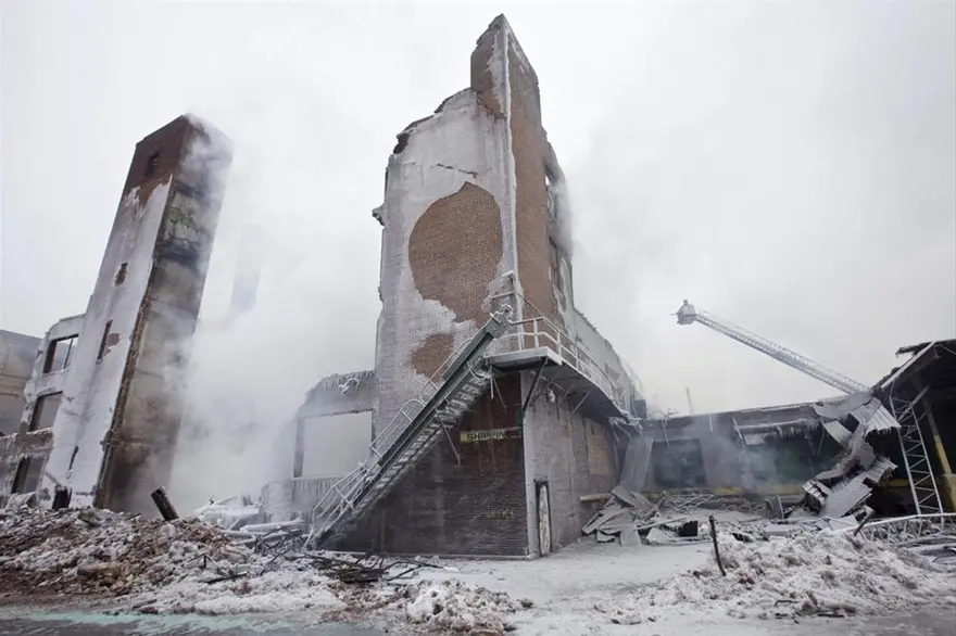 İtfaiyenin buzla mücadelesi 63