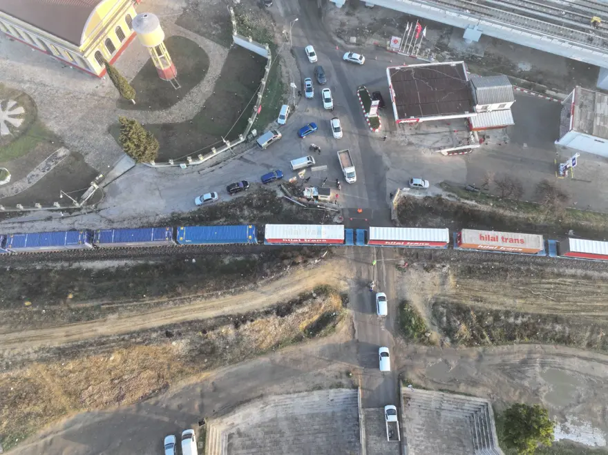 Edirne’de trafiği durduran tren arızası 1
